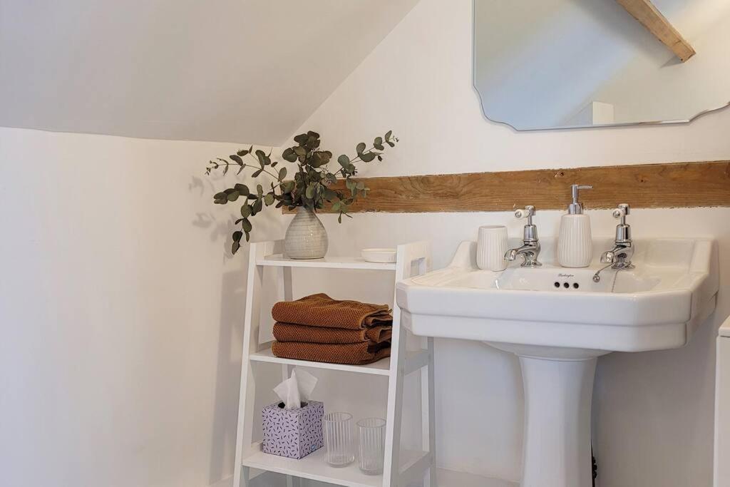 Entire 2 Bed Coach House In Peaceful Norfolk Village Pulham Eksteriør bilde