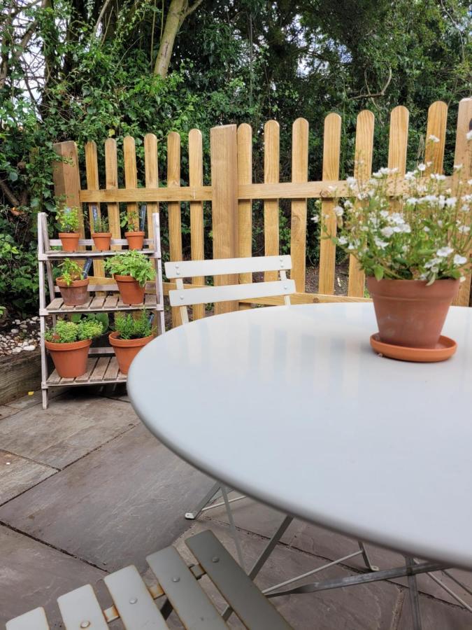Entire 2 Bed Coach House In Peaceful Norfolk Village Pulham Eksteriør bilde
